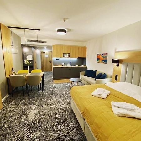 Luxapartmanbesenova Hotel Akvamarin Kültér fotó