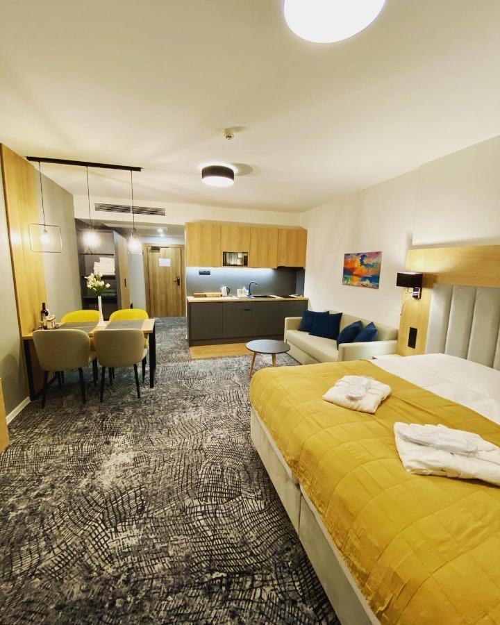 Luxapartmanbesenova Hotel Akvamarin Kültér fotó